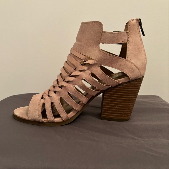 Women’s heels, size 9. Tan color. - Picture 2 of 5